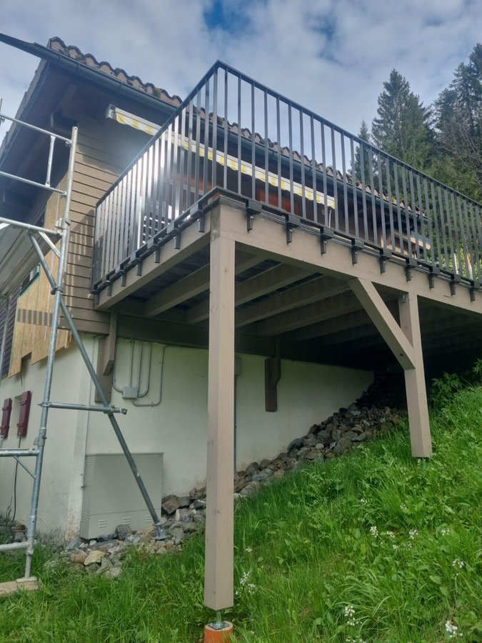 Holzfassade und Gebäudeverkleidung